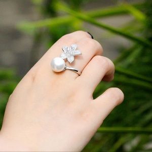 Flower Leaf Big Pearl Ring